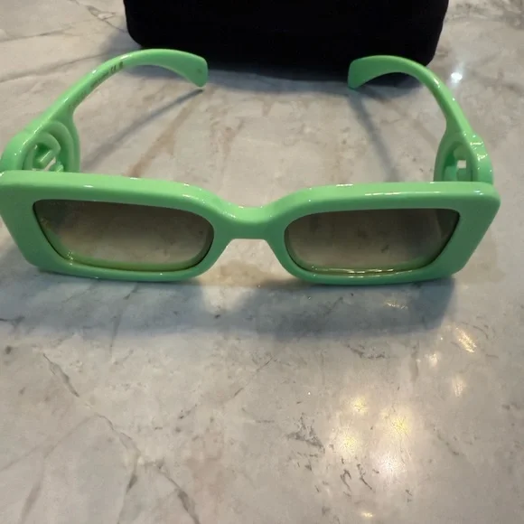 NEW GG1325S Gucci Green Rectangular Sunglasses w Gucci hard/soft case/lens wipe Gucci Sunglasses GG1325S 004 main image 4